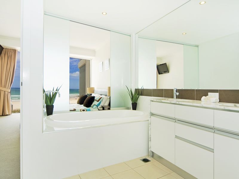 506/110 Marine Parade, Coolangatta QLD 4225