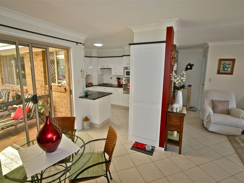 2/200 Darlington Dr, Banora Point NSW 2486