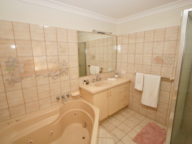 5 Paperbark Court, Banora Point NSW 2486