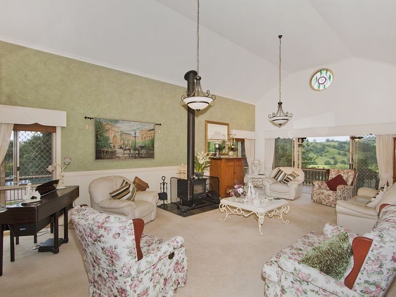 18 Pine Tree Place, Piggabeen NSW 2486