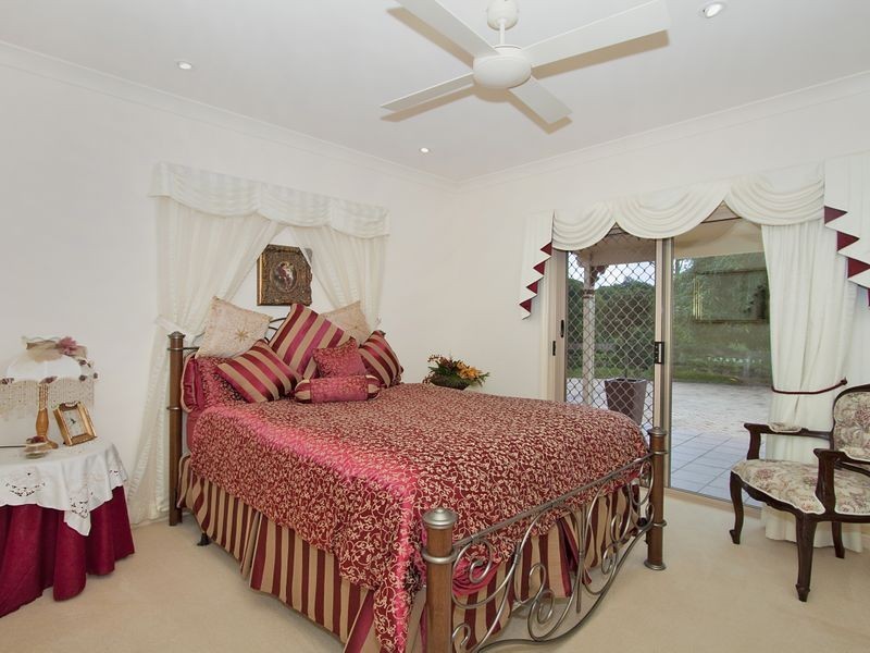 18 Pine Tree Place, Piggabeen NSW 2486