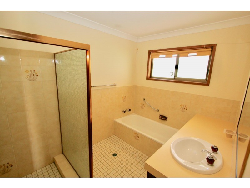 6 Coolabah Court, Banora Point NSW 2486