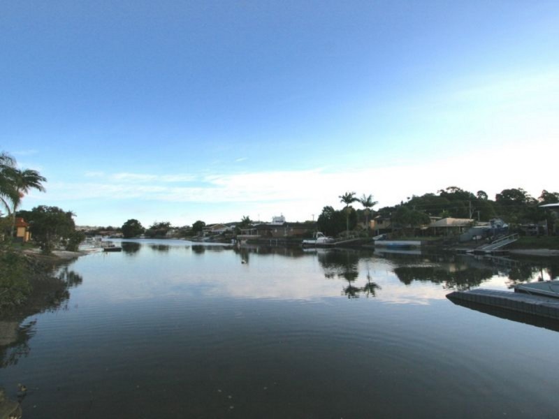 22 Lakes Drive, Tweed Heads West NSW 2485