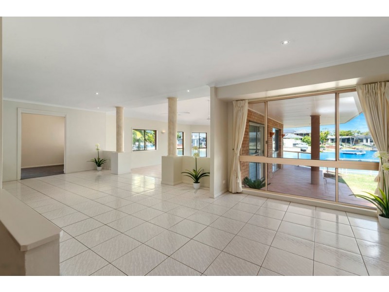 14 Captains Way, Banora Point NSW 2486