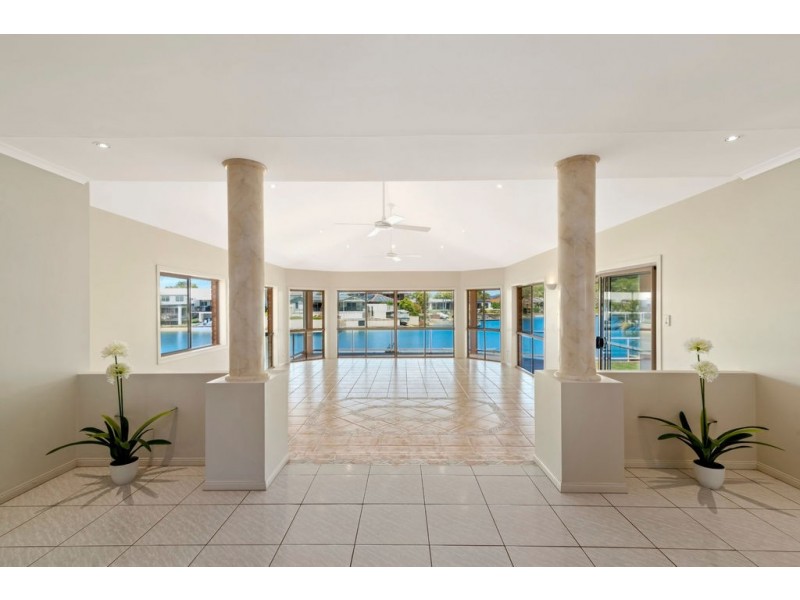 14 Captains Way, Banora Point NSW 2486