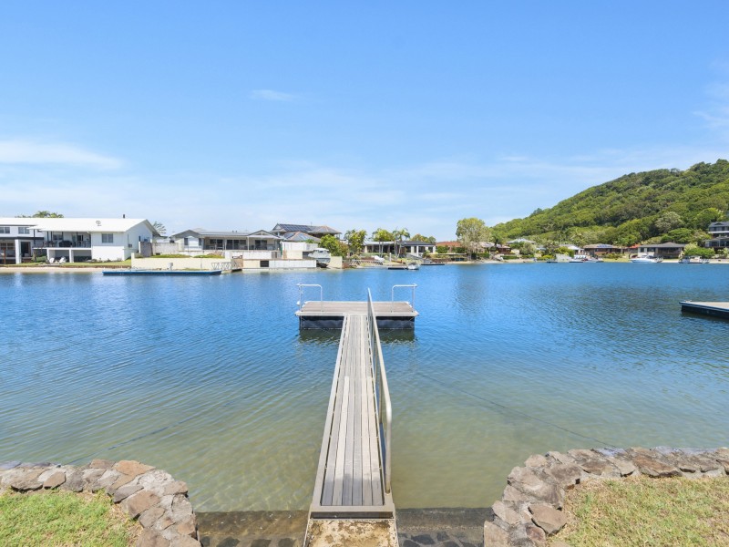 14 Captains Way, Banora Point NSW 2486