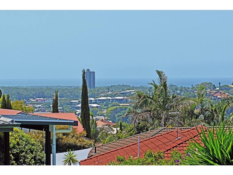 25 Buncrana Terrace, Banora Point NSW 2486