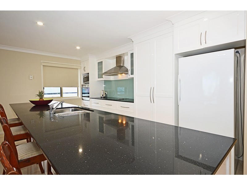 25 Buncrana Terrace, Banora Point NSW 2486