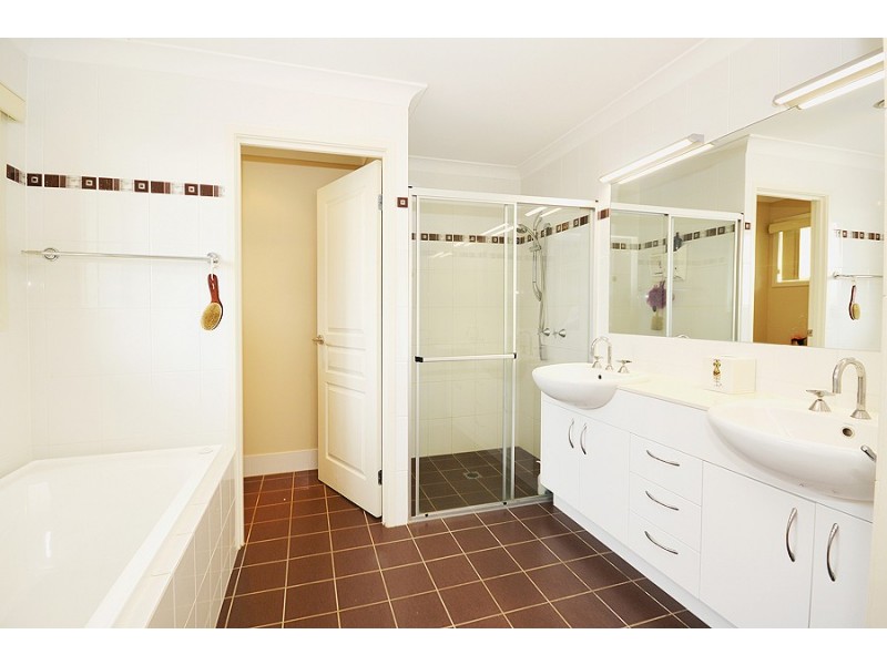 25 Buncrana Terrace, Banora Point NSW 2486