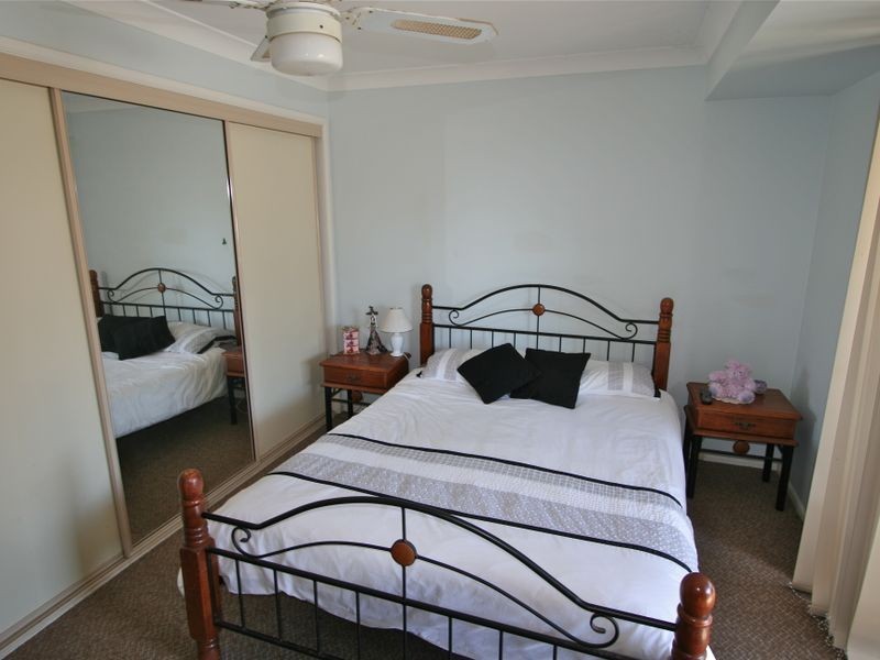 11 Lochlomond Drive, Banora Point NSW 2486