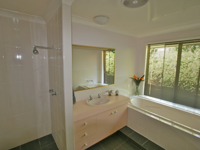 11 Lochlomond Drive, Banora Point NSW 2486