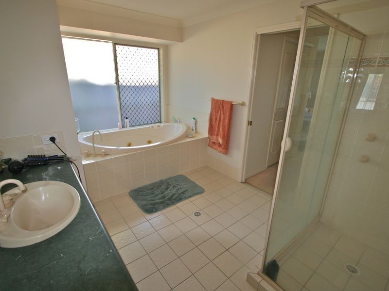 32 Foxhill Place, Banora Point NSW 2486