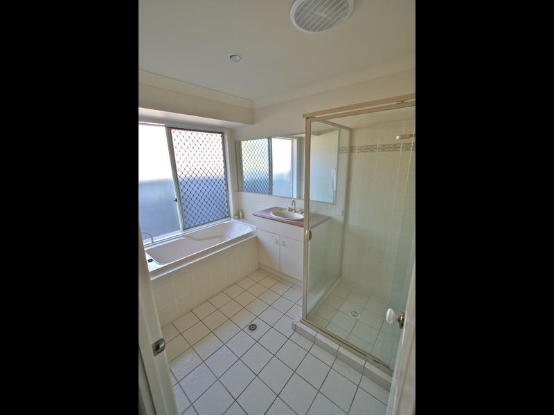 32 Foxhill Place, Banora Point NSW 2486