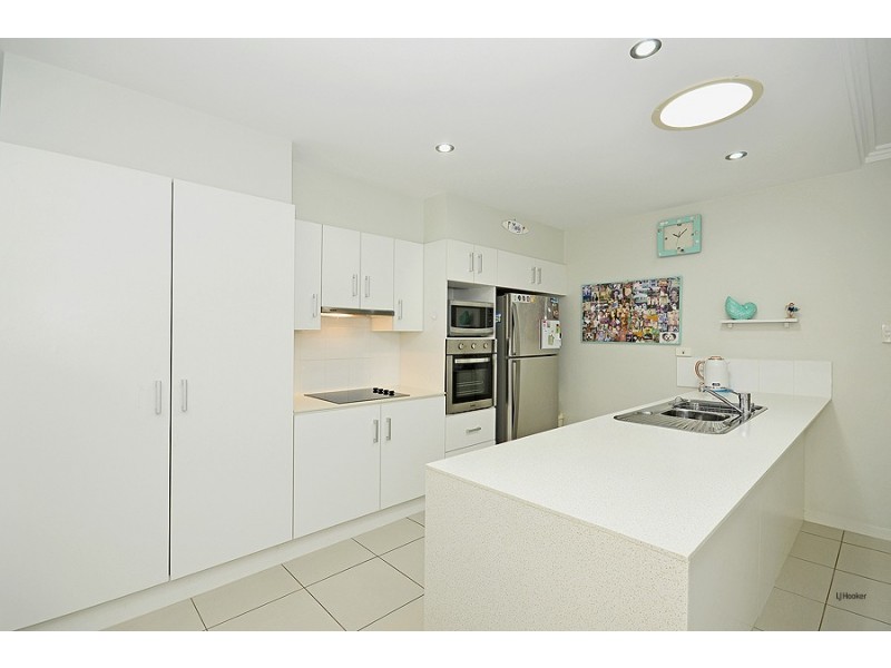 2/7 Bimbadeen Avenue, Banora Point NSW 2486