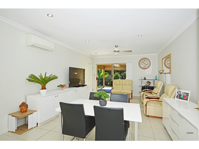 2/7 Bimbadeen Avenue, Banora Point NSW 2486