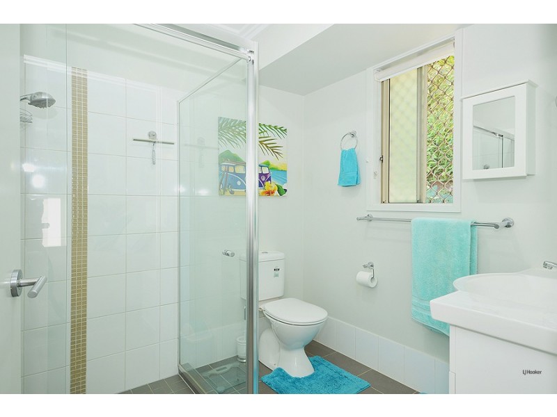 2/7 Bimbadeen Avenue, Banora Point NSW 2486