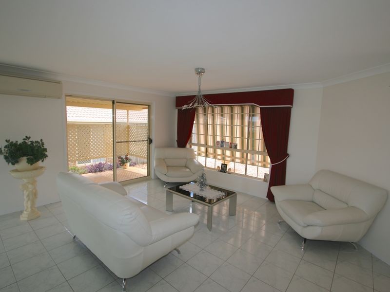 7 Lovat Brae Court, Banora Point NSW 2486