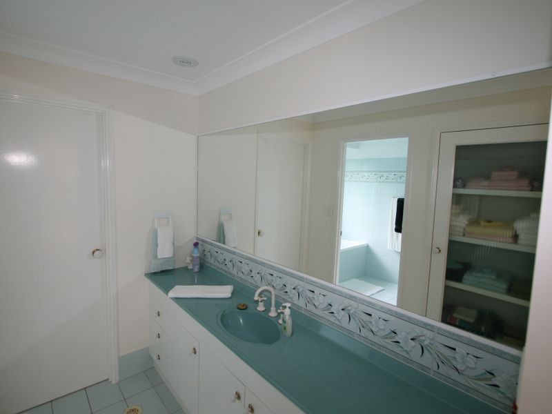 7 Lovat Brae Court, Banora Point NSW 2486