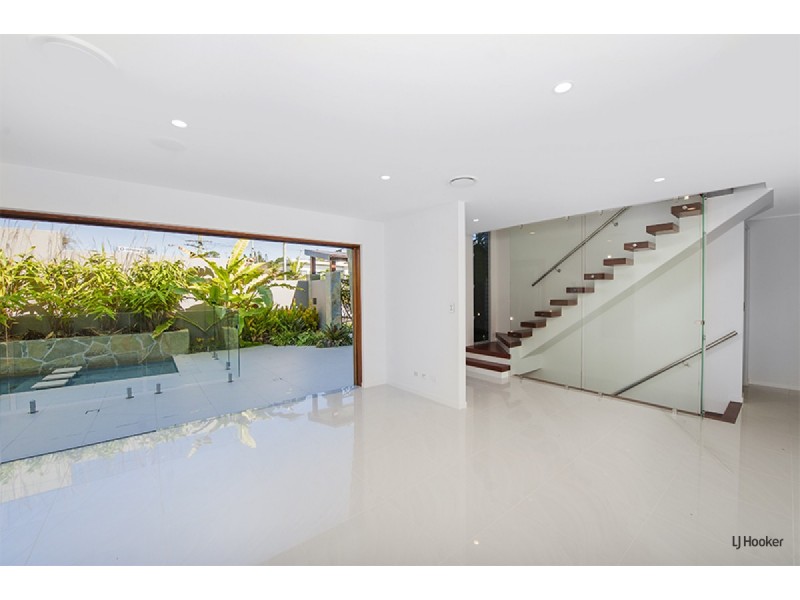 1/67 Stapylton Street, Coolangatta QLD 4225