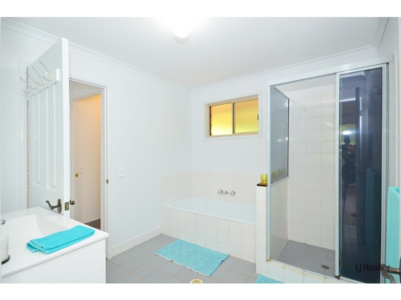 42 Glen Ayr Drive, Banora Point NSW 2486