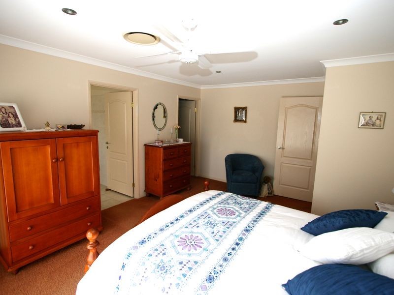 25 Widgee Crescent, Banora Point NSW 2486