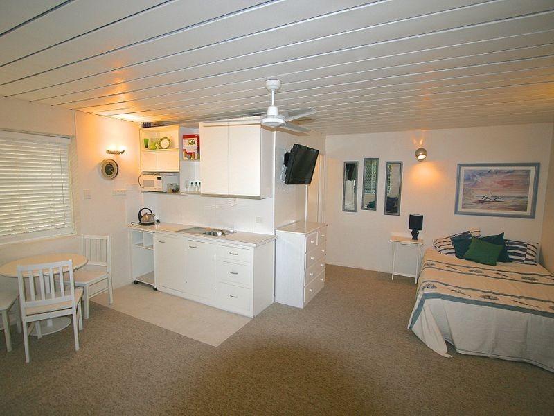 8/16 Pacific Parade, Bilinga QLD 4225