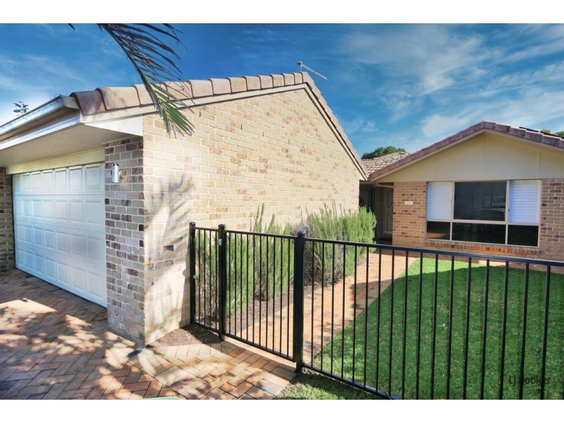 37 Winders Place, Banora Point NSW 2486