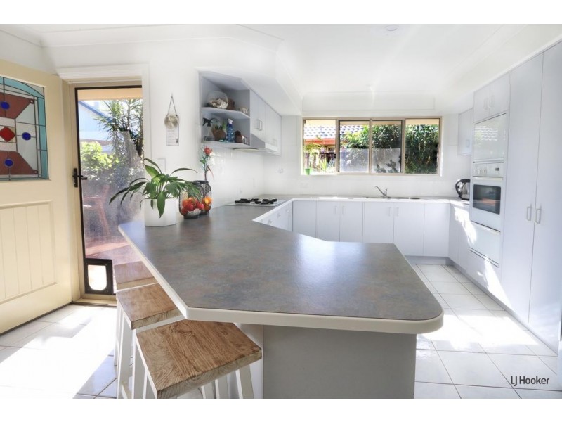 37 Winders Place, Banora Point NSW 2486