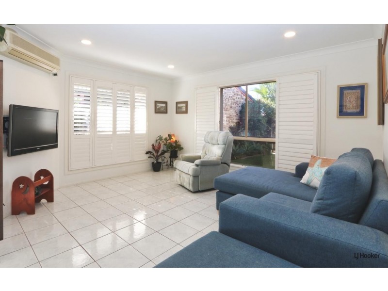 37 Winders Place, Banora Point NSW 2486