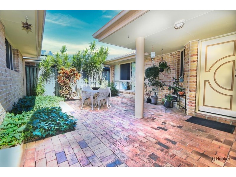 37 Winders Place, Banora Point NSW 2486