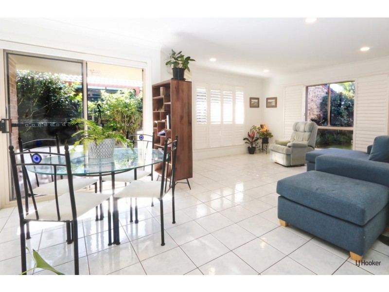 37 Winders Place, Banora Point NSW 2486