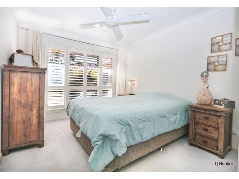 37 Winders Place, Banora Point NSW 2486