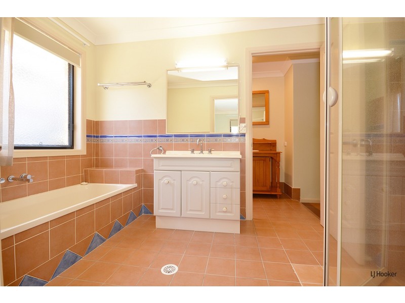 94 Lochlomond Drive, Banora Point NSW 2486