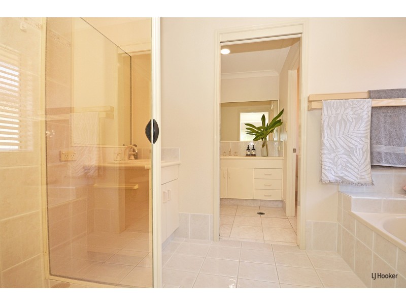 22 Kentia Crescent, Banora Point NSW 2486