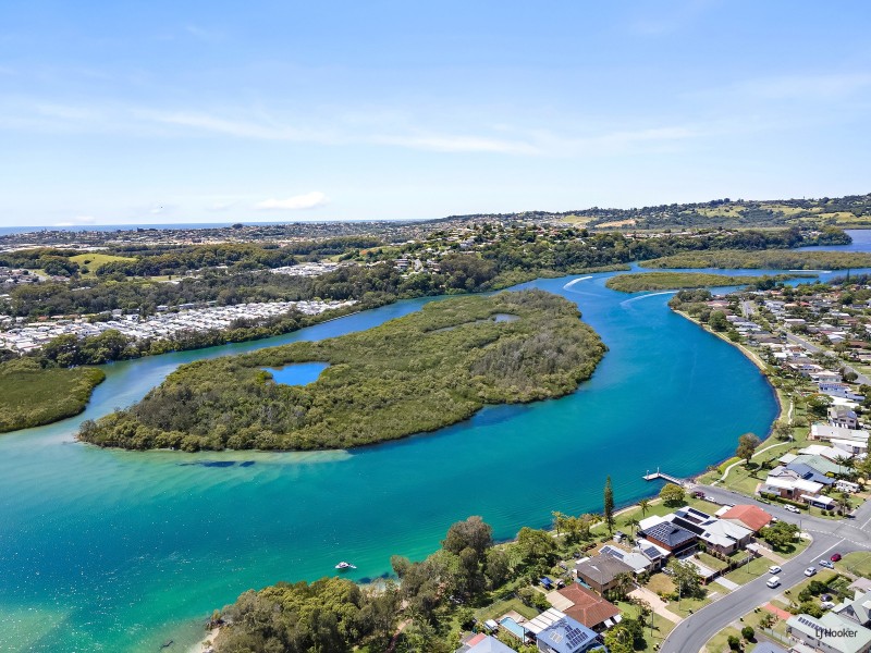 39 Sunset Boulevard, Tweed Heads West NSW 2485