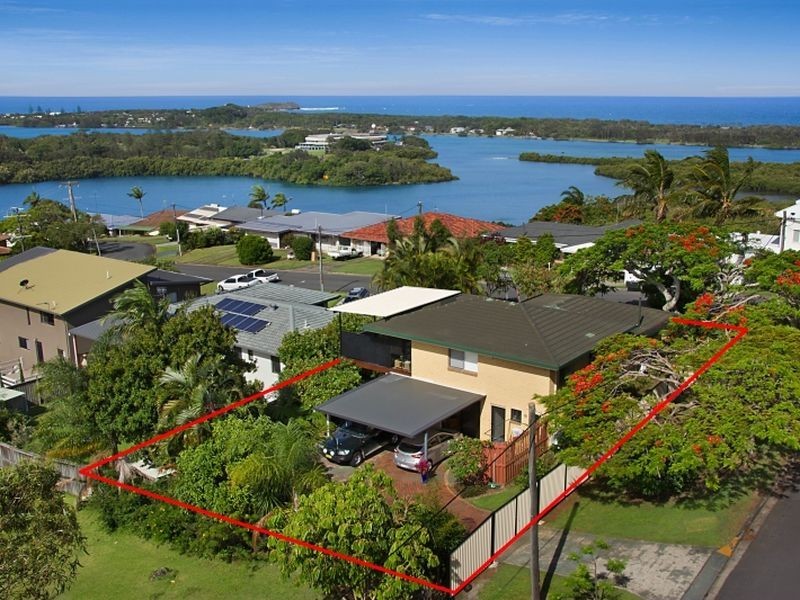 7 Walter Crescent, Banora Point NSW 2486