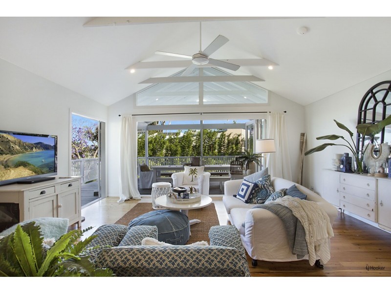 52 West Wyberba Street, Tugun QLD 4224