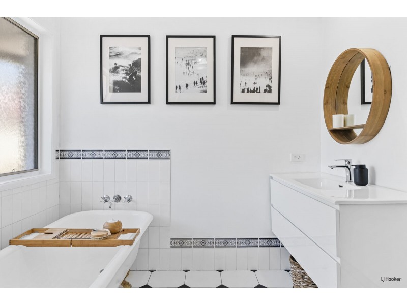 16 Dinjirra Court, Tugun QLD 4224