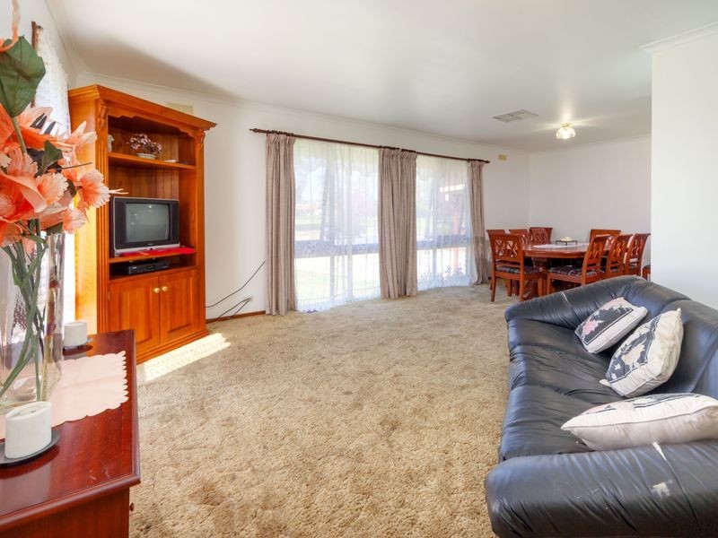 8 Garnet Circuit, Wodonga VIC 3690