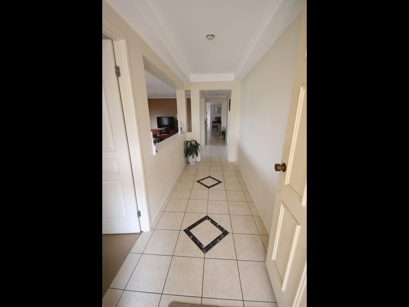 15 Dotterel Crescent, North Lakes QLD 4509