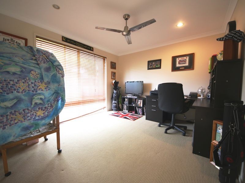 15 Dotterel Crescent, North Lakes QLD 4509