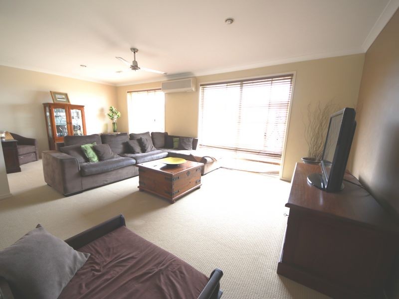 15 Dotterel Crescent, North Lakes QLD 4509