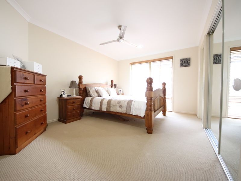 15 Dotterel Crescent, North Lakes QLD 4509