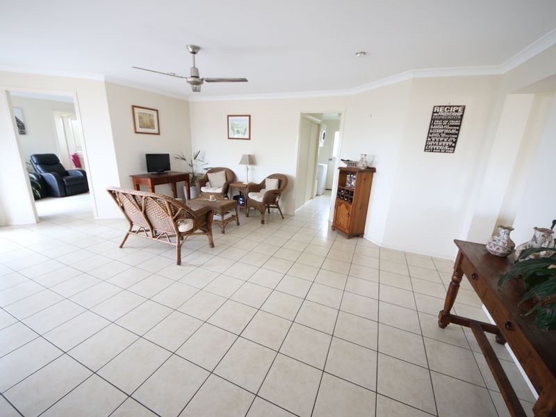 15 Dotterel Crescent, North Lakes QLD 4509