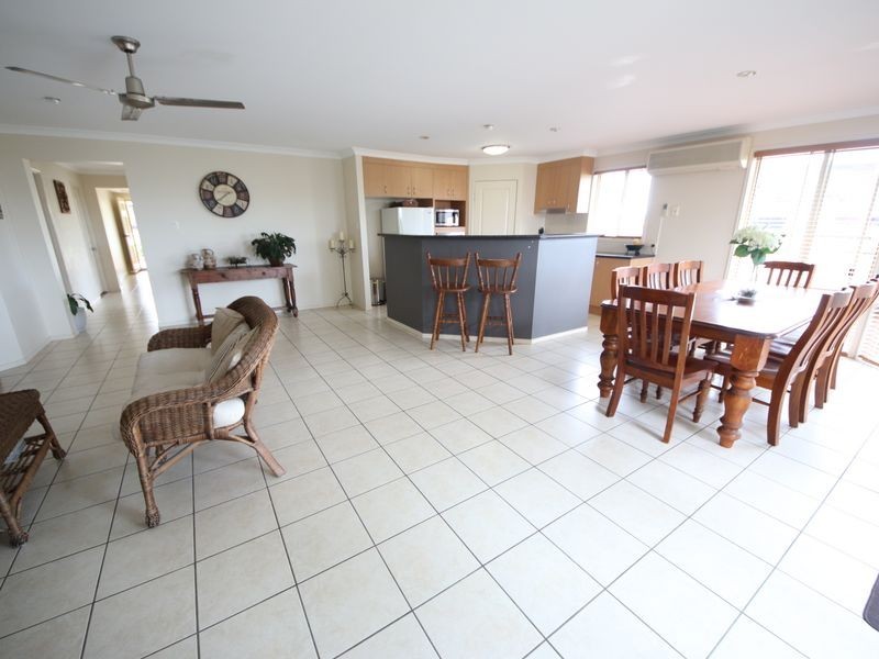 15 Dotterel Crescent, North Lakes QLD 4509