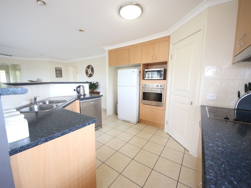 15 Dotterel Crescent, North Lakes QLD 4509