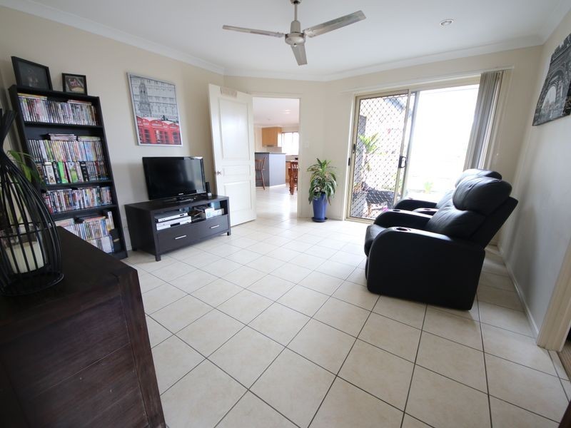 15 Dotterel Crescent, North Lakes QLD 4509