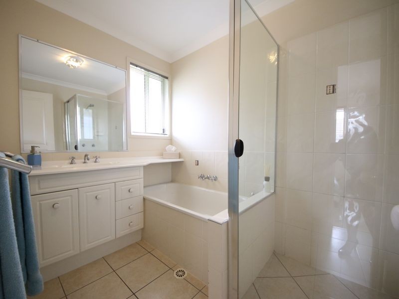 15 Dotterel Crescent, North Lakes QLD 4509