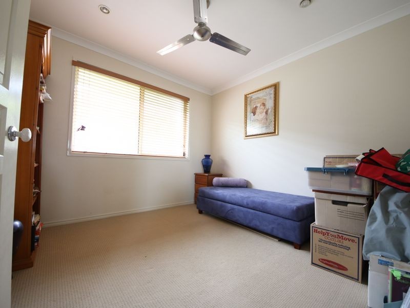 15 Dotterel Crescent, North Lakes QLD 4509