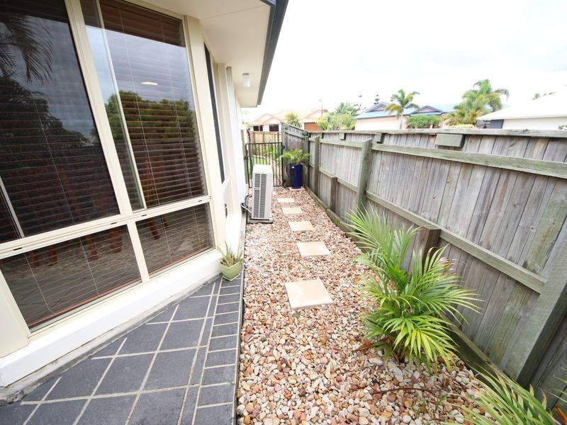 15 Dotterel Crescent, North Lakes QLD 4509